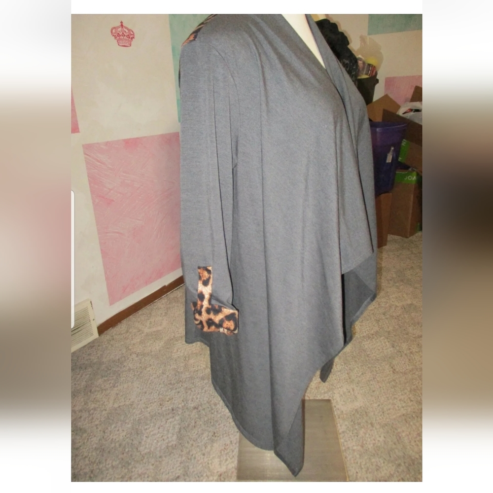 BELLAMIE Gray w/ Leopard Cheetah Print 3/4 Strap Sleeve Open Front Shrug XXL 2XL